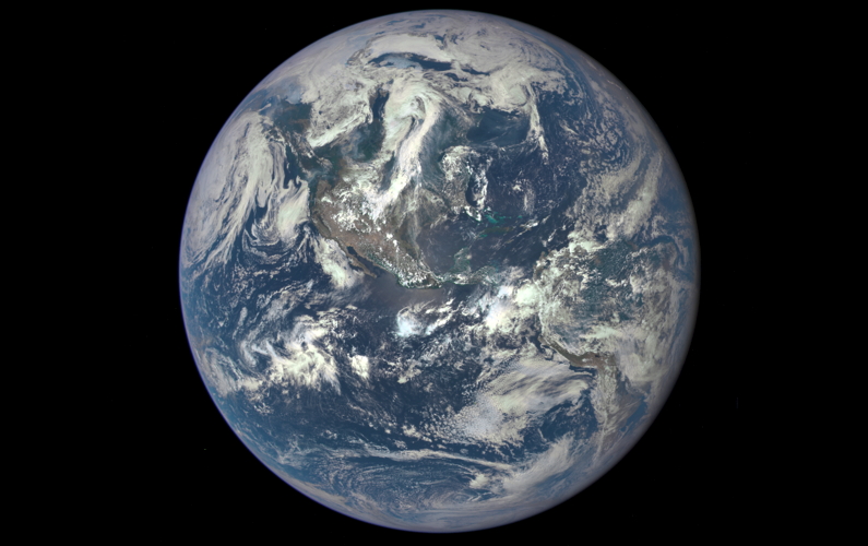 La Terre vue du point de Lagrange L1