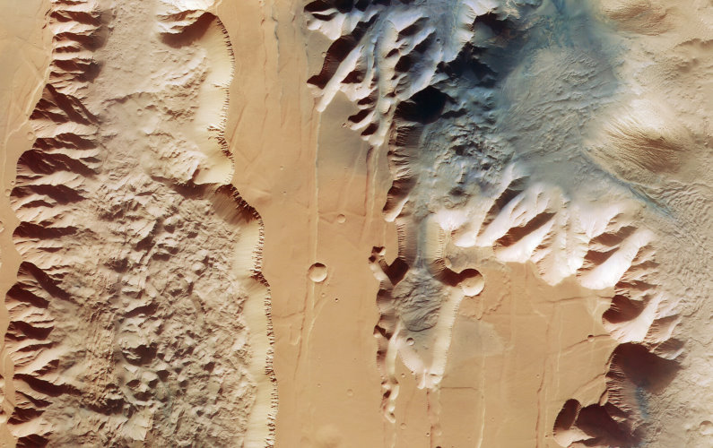 Mars Express nous révèle un peu plus Valles Marineris