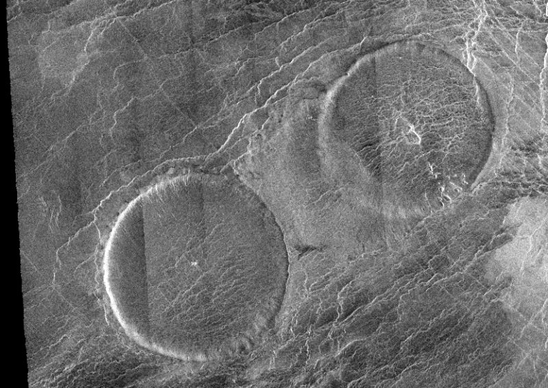 Structures à la surface de vénus